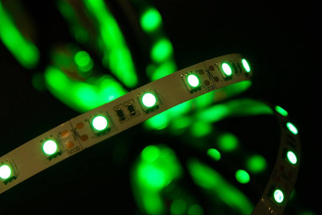 Лента светодиодная стандарт 5050, 60 LED/м, 14,4 Вт/м, 12В , IP20, Цвет: Зеленый