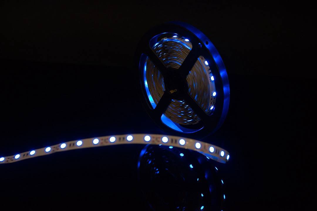 Лента светодиодная стандарт 5050, 60 LED/м, 14,4 Вт/м, 12В , IP20, Цвет: Синий — изображение 5