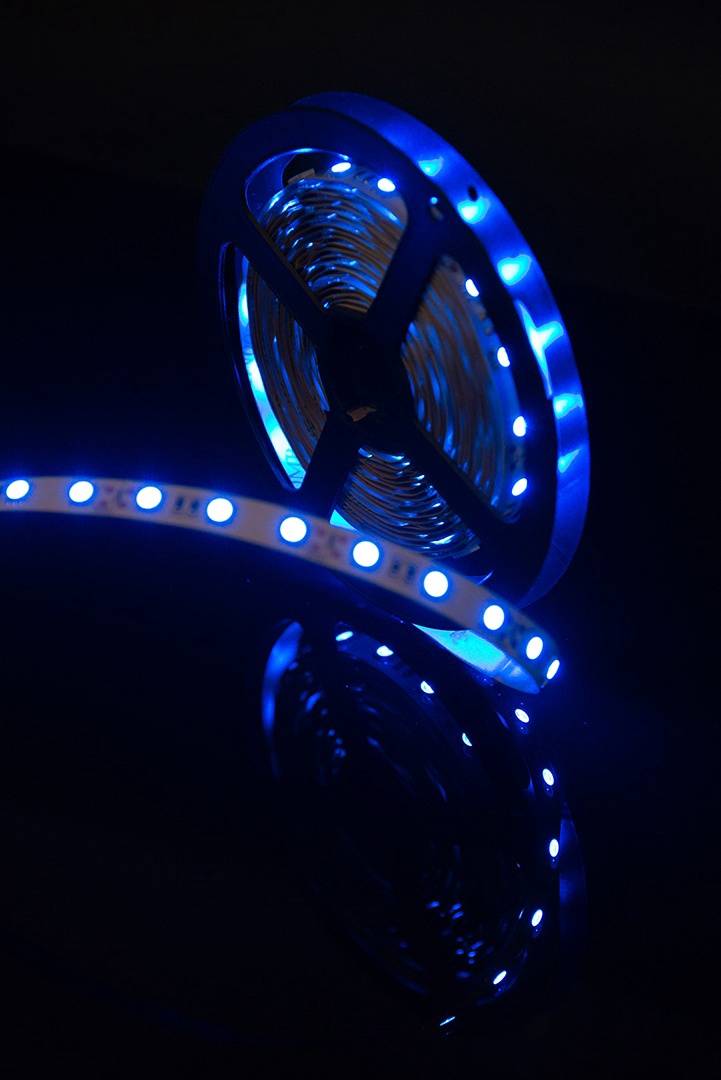 Лента светодиодная стандарт 5050, 60 LED/м, 14,4 Вт/м, 12В , IP20, Цвет: Синий